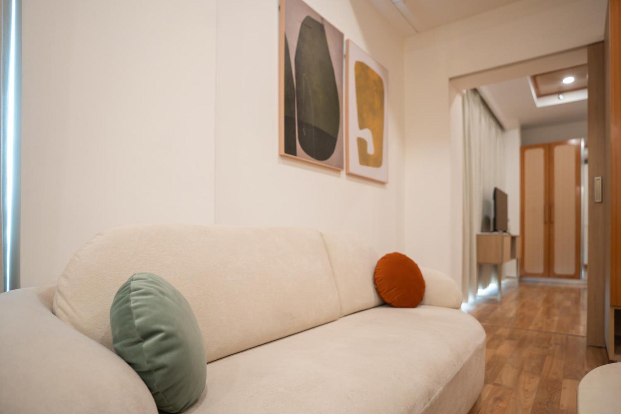 Ar Suites Klj Square Γκουργκάον Εξωτερικό φωτογραφία