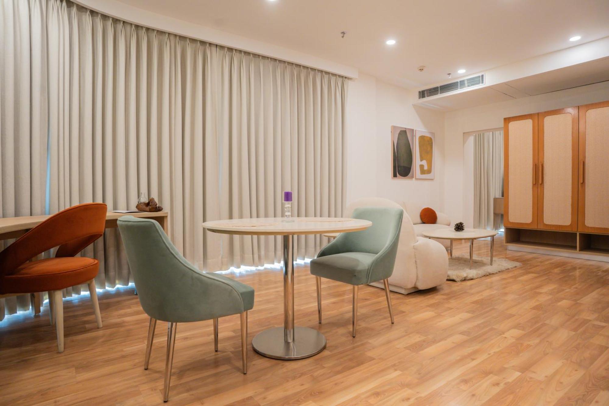 Ar Suites Klj Square Γκουργκάον Εξωτερικό φωτογραφία