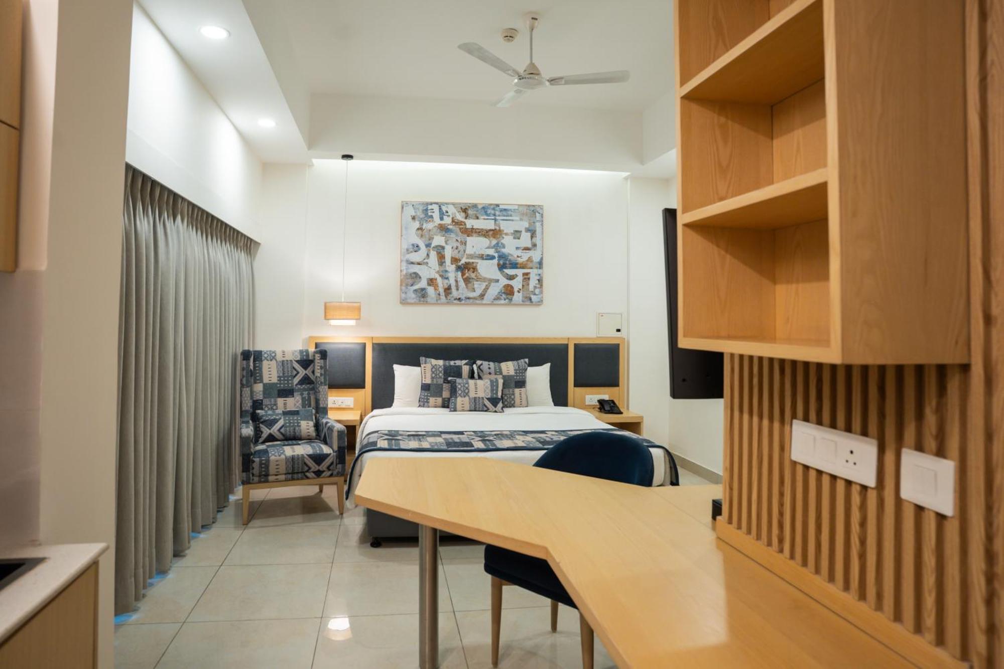 Ar Suites Klj Square Γκουργκάον Εξωτερικό φωτογραφία