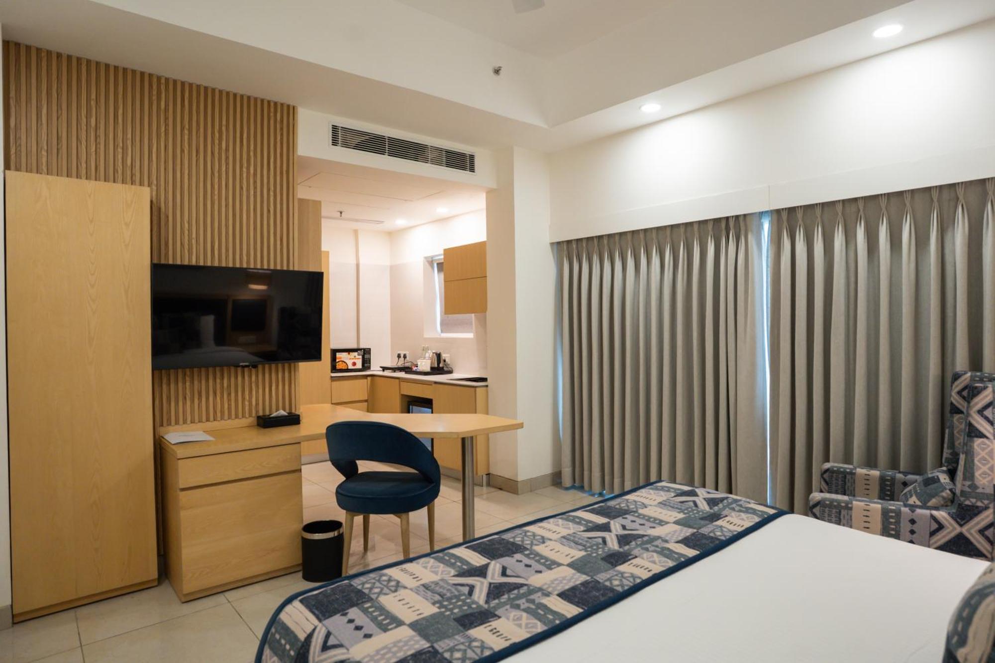 Ar Suites Klj Square Γκουργκάον Εξωτερικό φωτογραφία