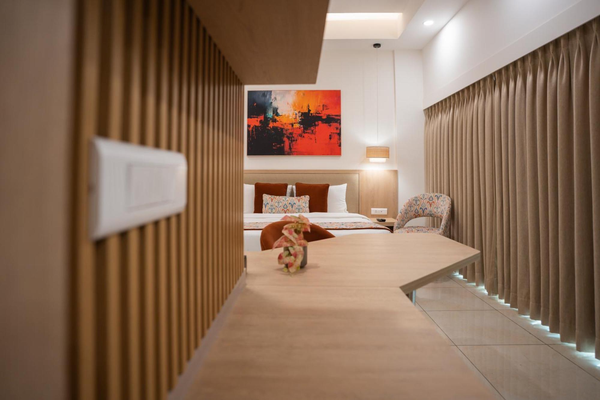 Ar Suites Klj Square Γκουργκάον Εξωτερικό φωτογραφία
