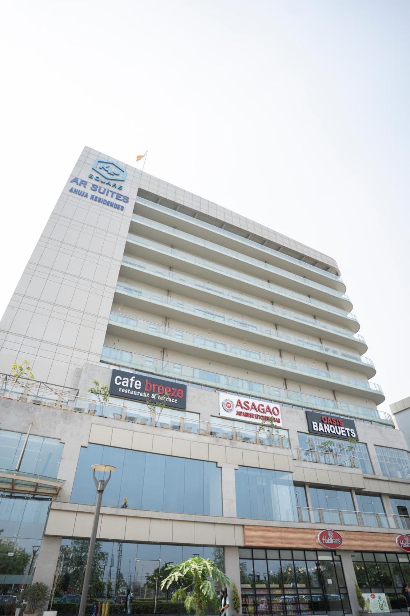 Ar Suites Klj Square Γκουργκάον Εξωτερικό φωτογραφία