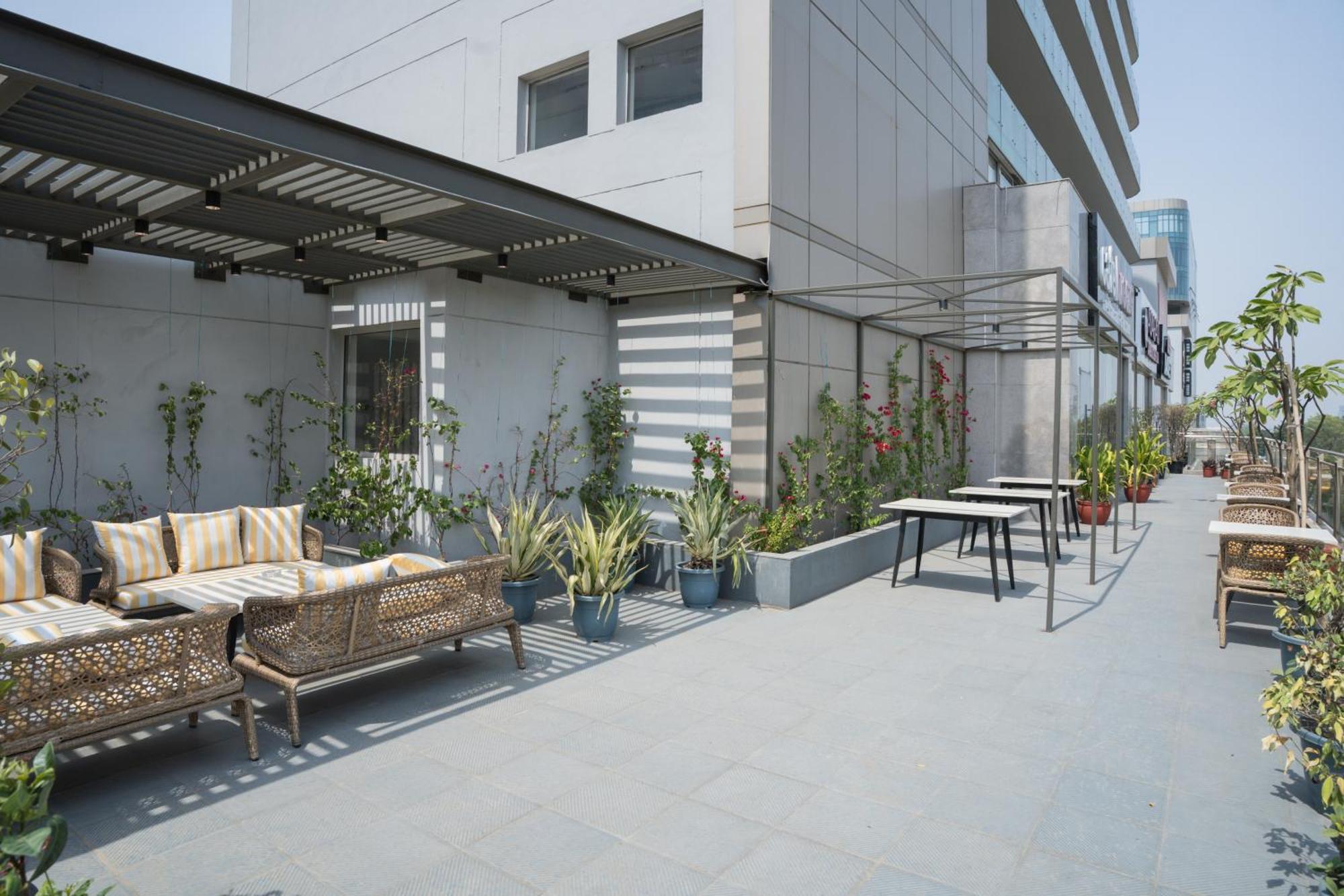 Ar Suites Klj Square Γκουργκάον Εξωτερικό φωτογραφία